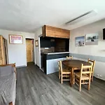 Glaciers - Location: Pour 4 Personnes Avec Balcon Ensoleille, Quartier Jeune Et Anime Mae-9077